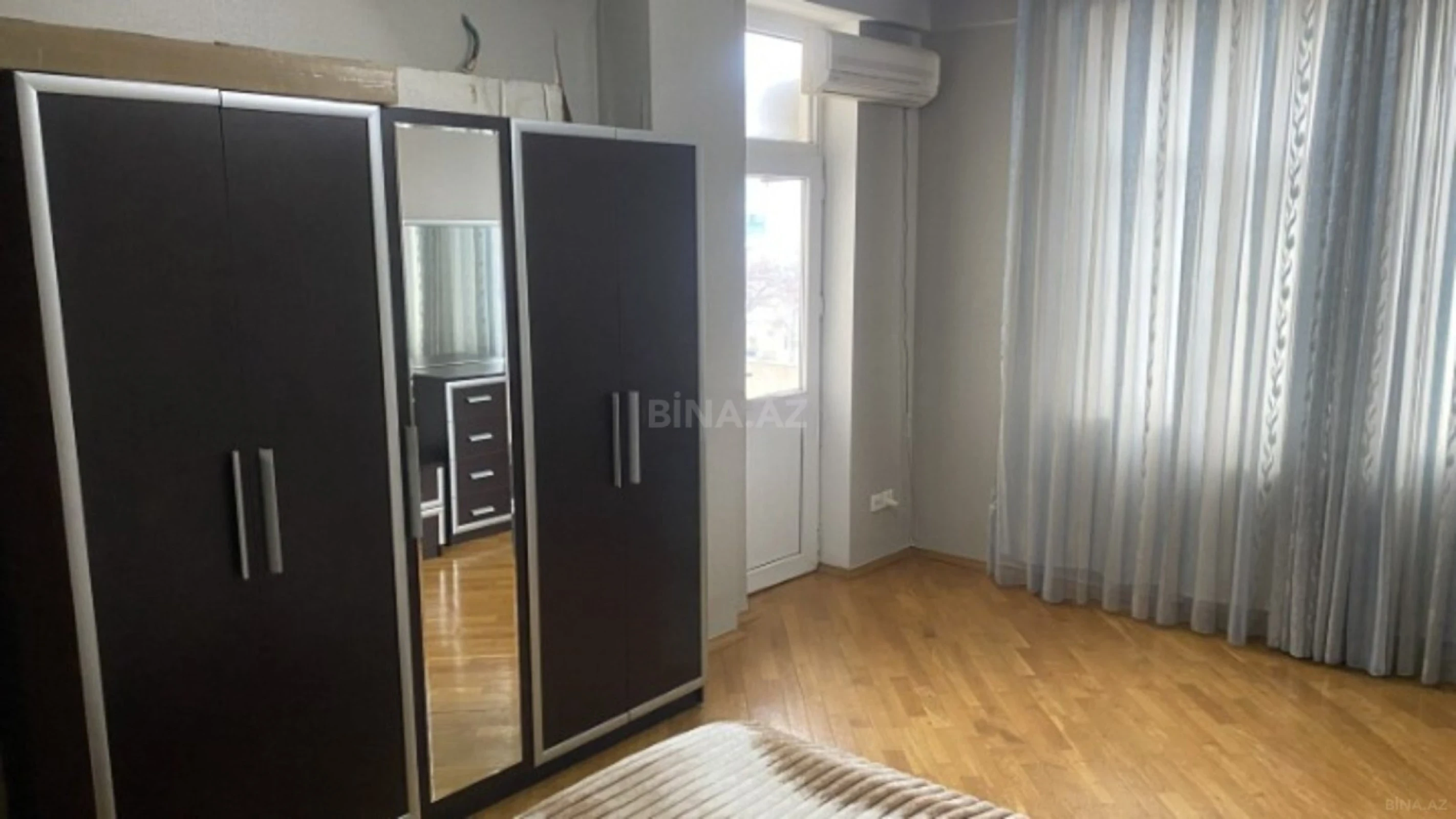 Kirayə verilir 2 otaqlı mənzil 99 m²