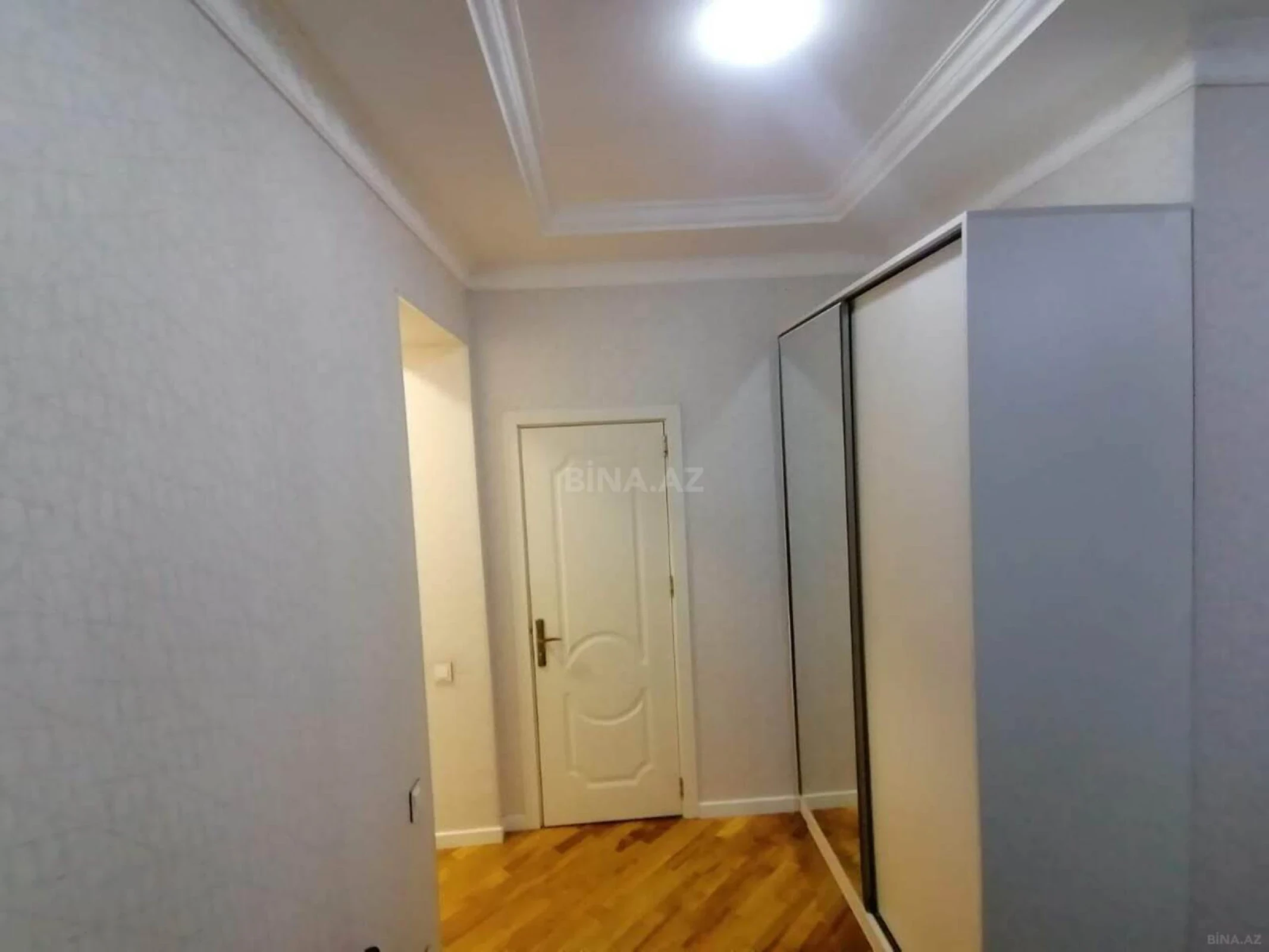 Satılır 4 otaqlı mənzil 123 m²
