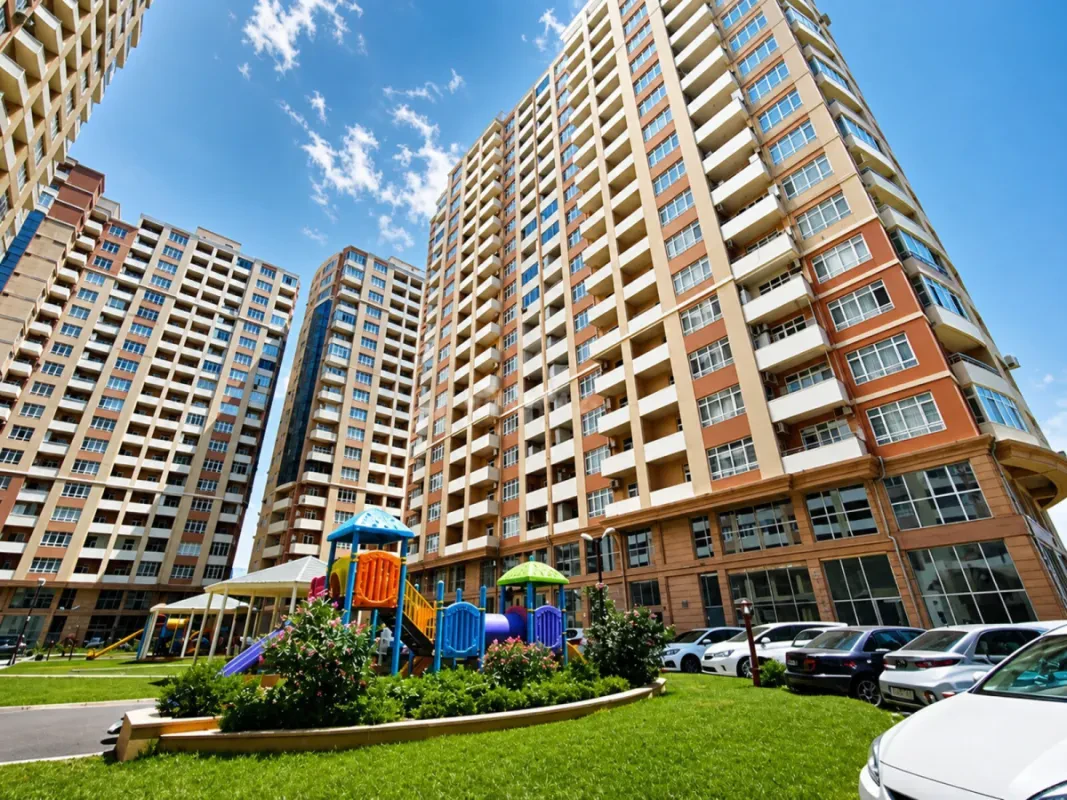 Kirayə verilir 3 otaqlı mənzil 130 m²