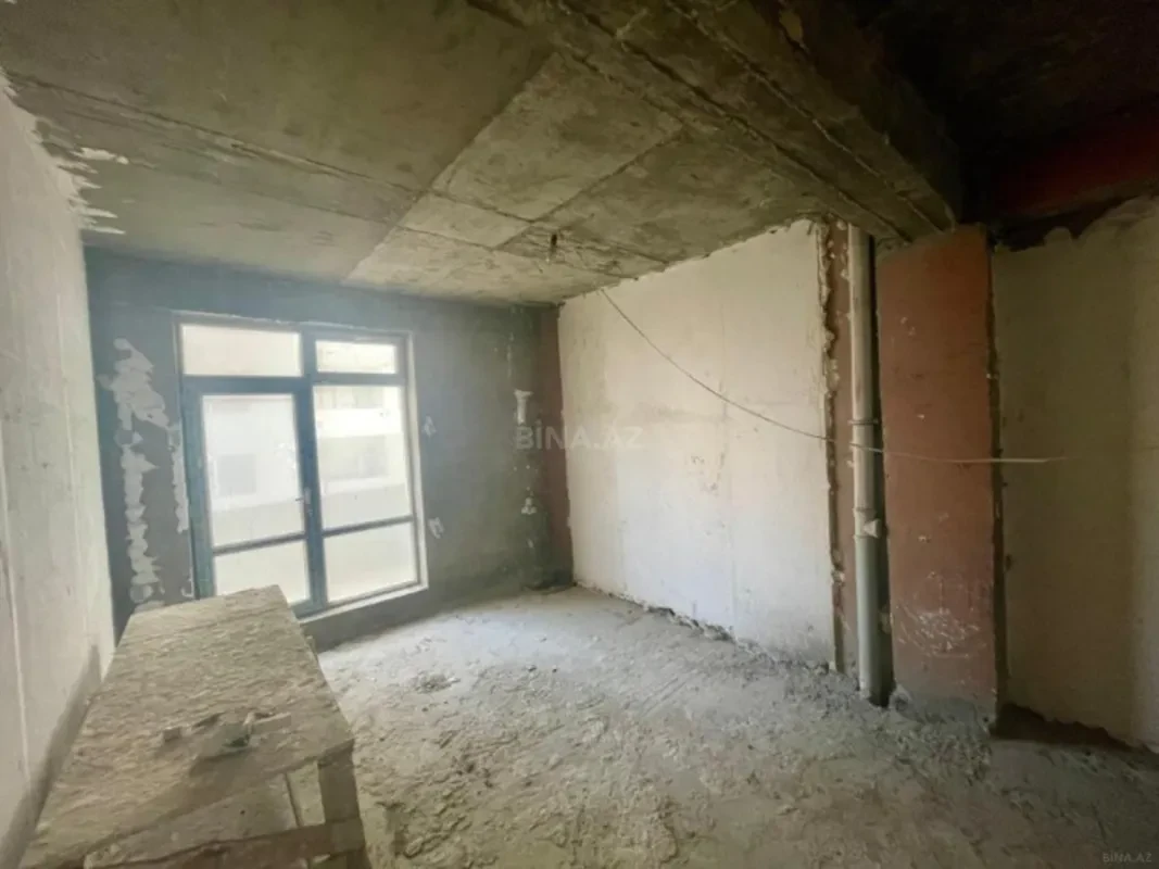 Satılır 4 otaqlı mənzil 215 m²