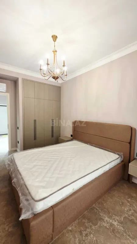 Kirayə verilir 3 otaqlı mənzil 140 m²