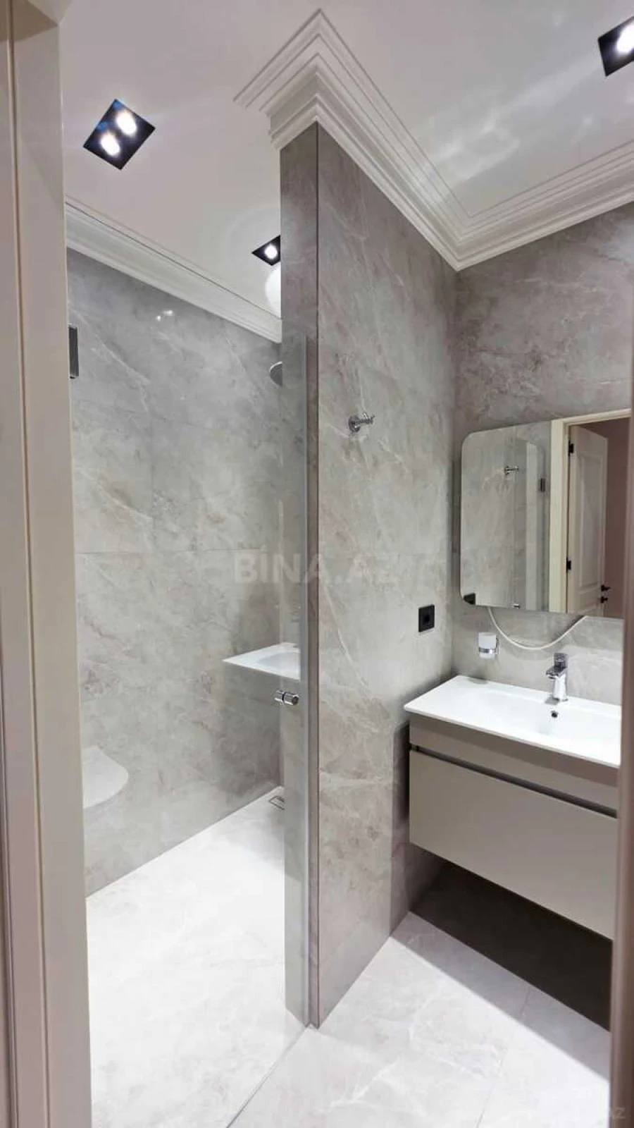 Kirayə verilir 3 otaqlı mənzil 140 m²