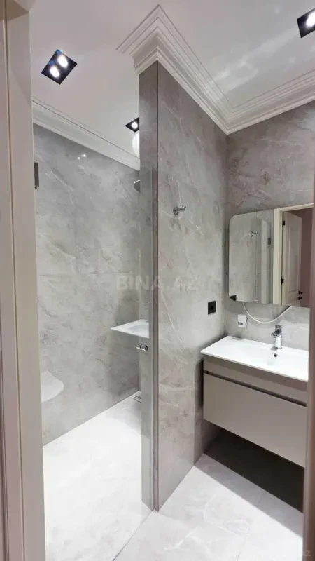 Kirayə verilir 3 otaqlı mənzil 140 m²