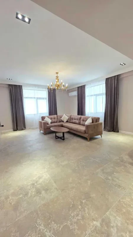 Kirayə verilir 3 otaqlı mənzil 140 m²