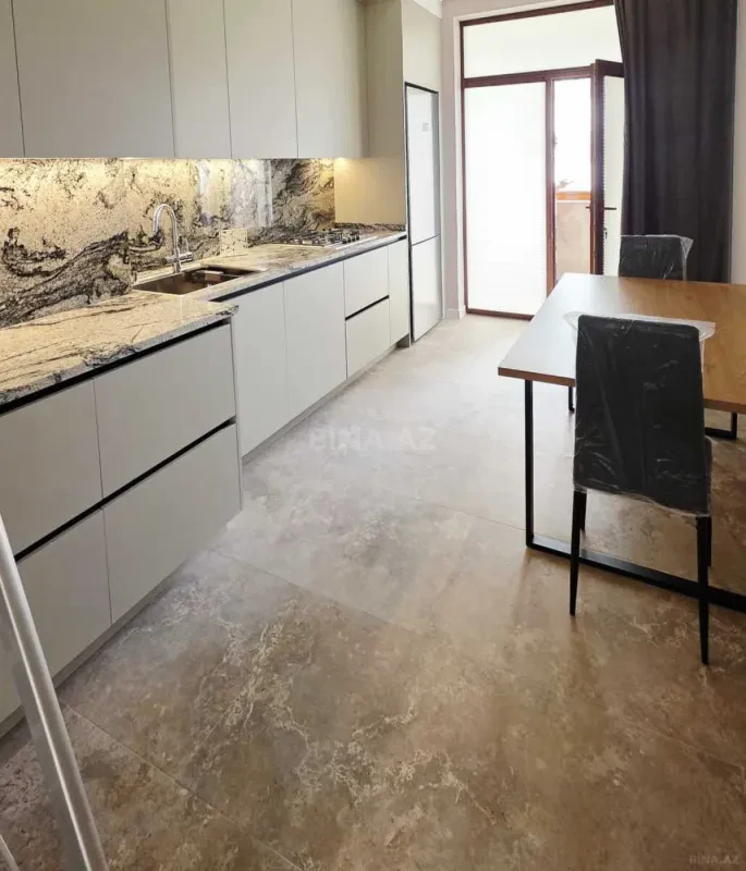 Kirayə verilir 3 otaqlı mənzil 140 m²