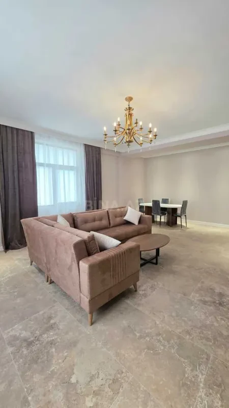 Kirayə verilir 3 otaqlı mənzil 140 m²