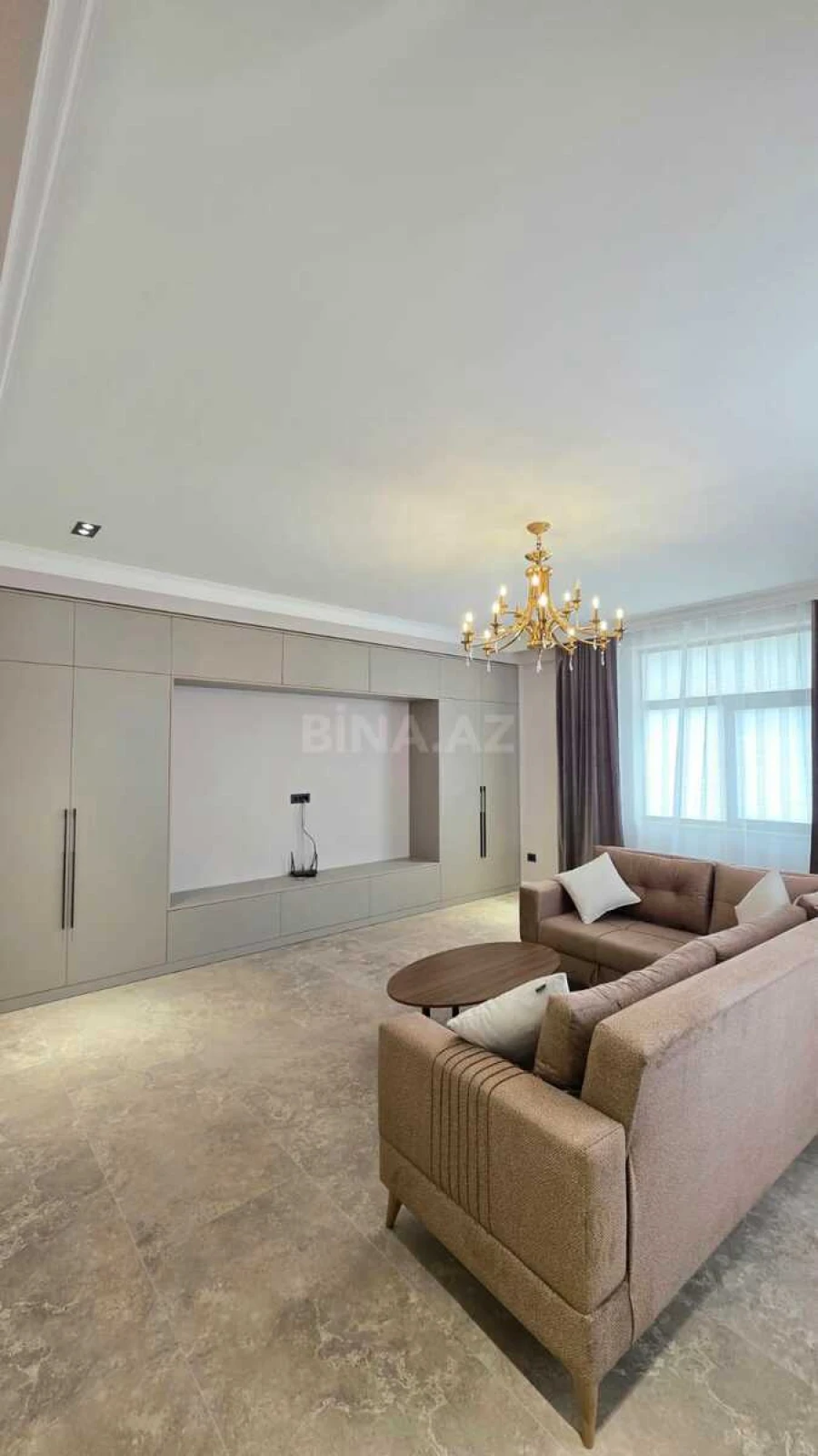 Kirayə verilir 3 otaqlı mənzil 140 m²