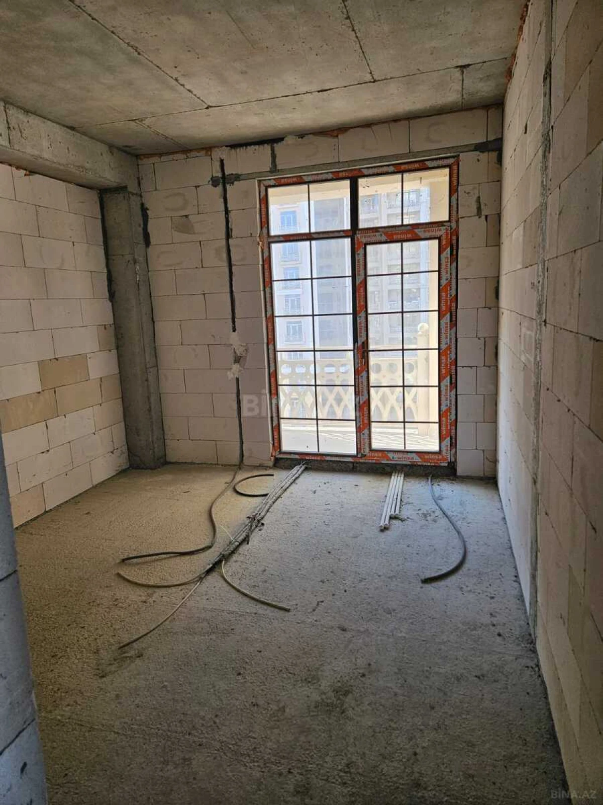 Satılır 3 otaqlı mənzil 108.8 m²