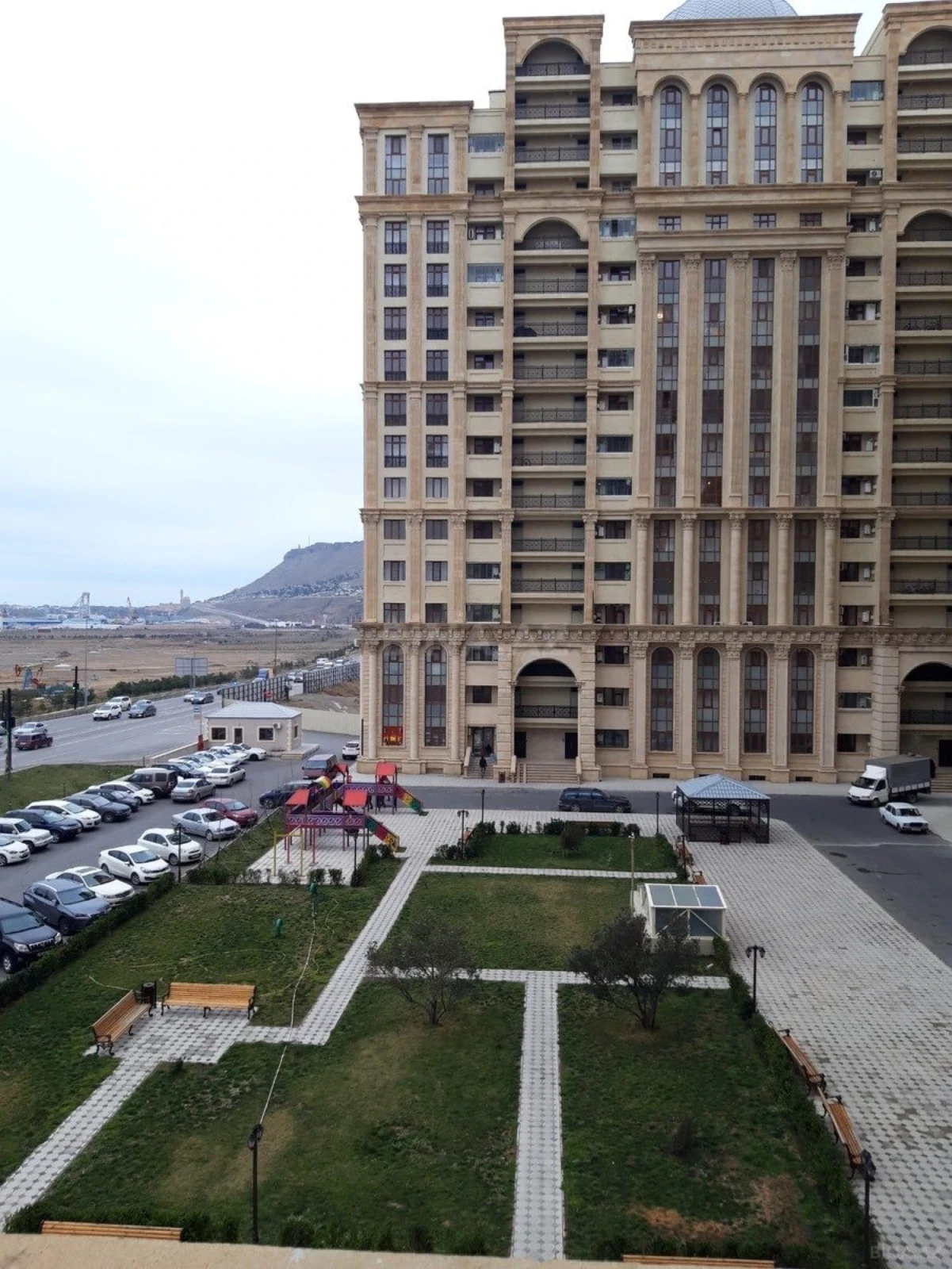 Kirayə verilir 2 otaqlı mənzil 75 m²