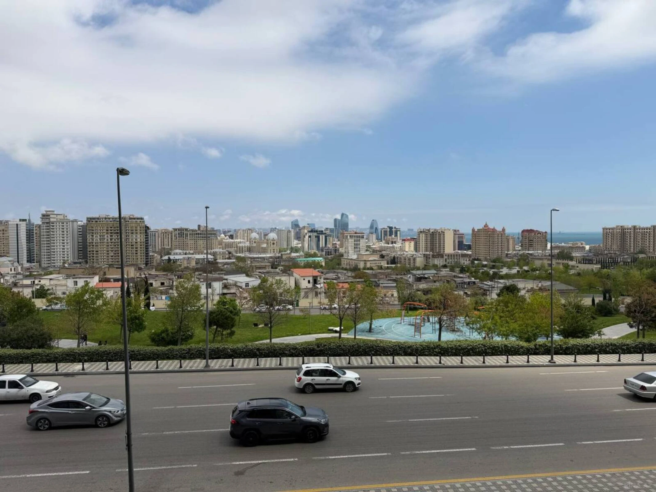 Satılır 5 otaqlı mənzil 160 m²