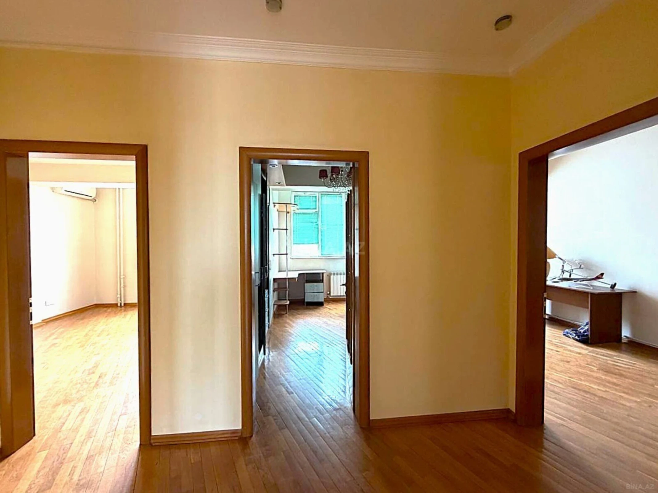 Satılır 5 otaqlı mənzil 160 m²