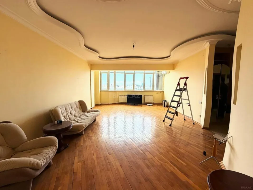 Satılır 5 otaqlı mənzil 160 m²