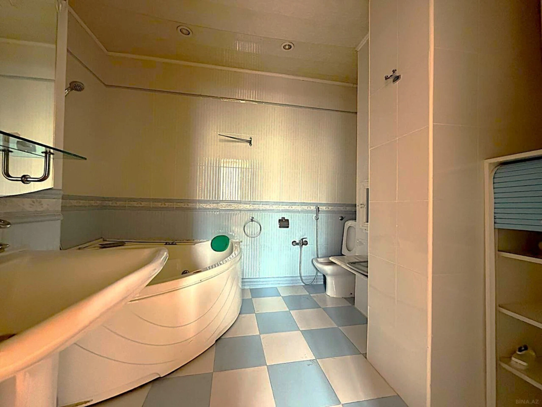 Satılır 5 otaqlı mənzil 160 m²