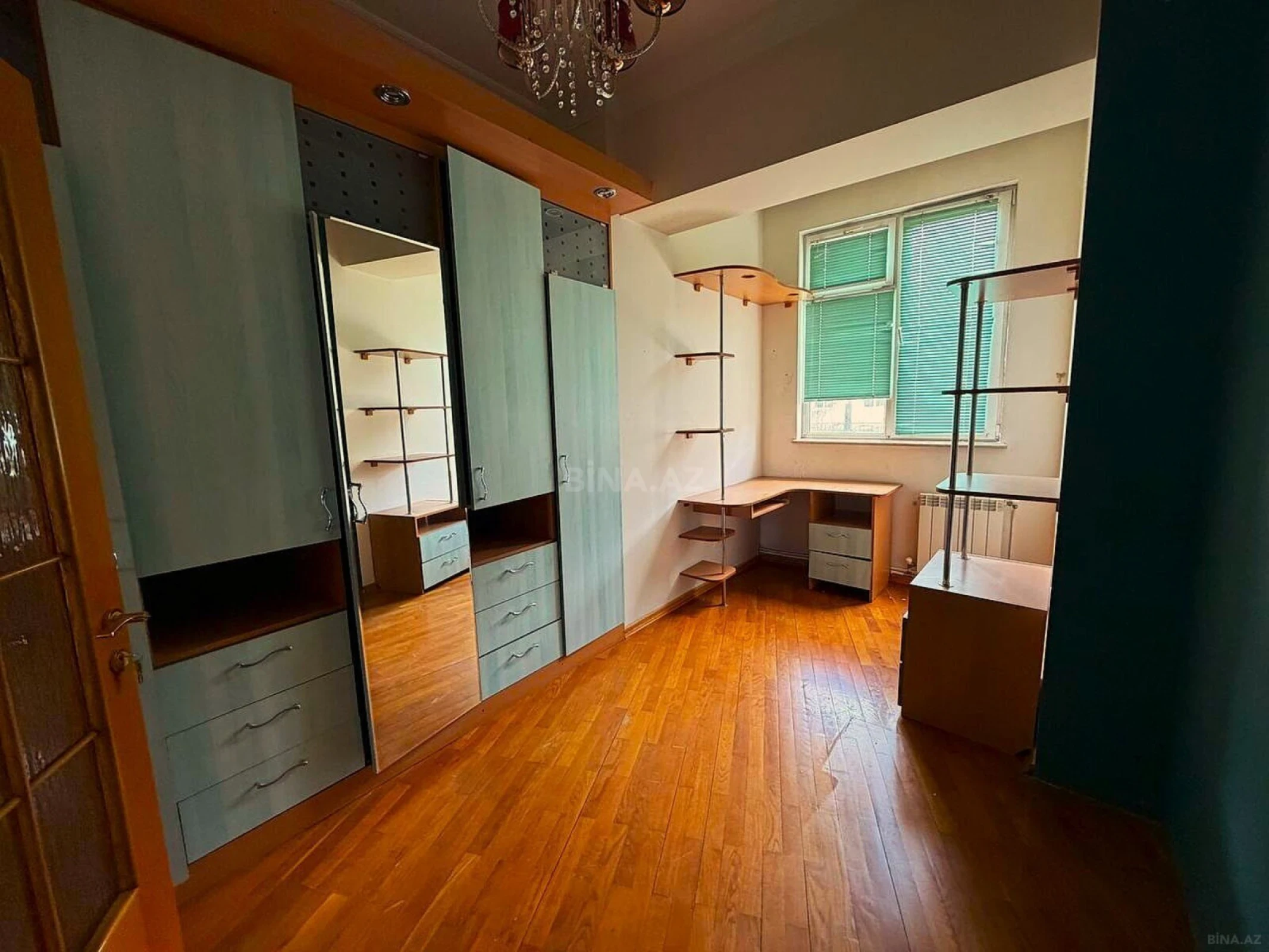 Satılır 5 otaqlı mənzil 160 m²