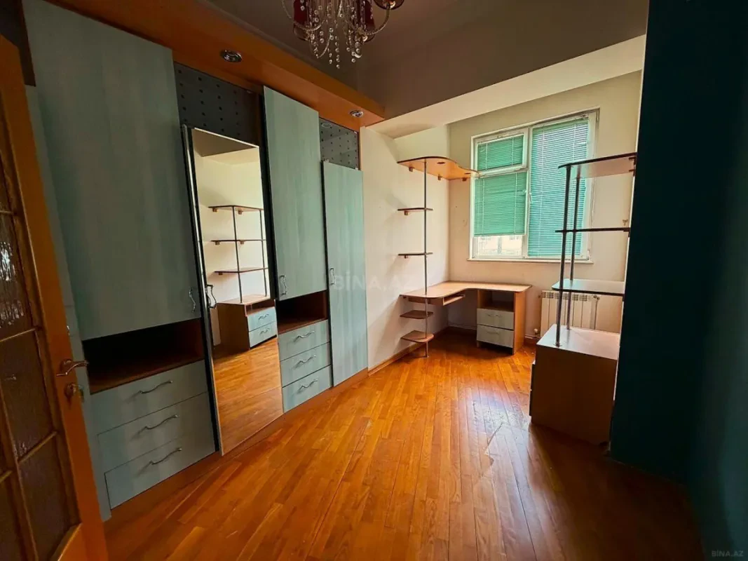 Satılır 5 otaqlı mənzil 160 m²