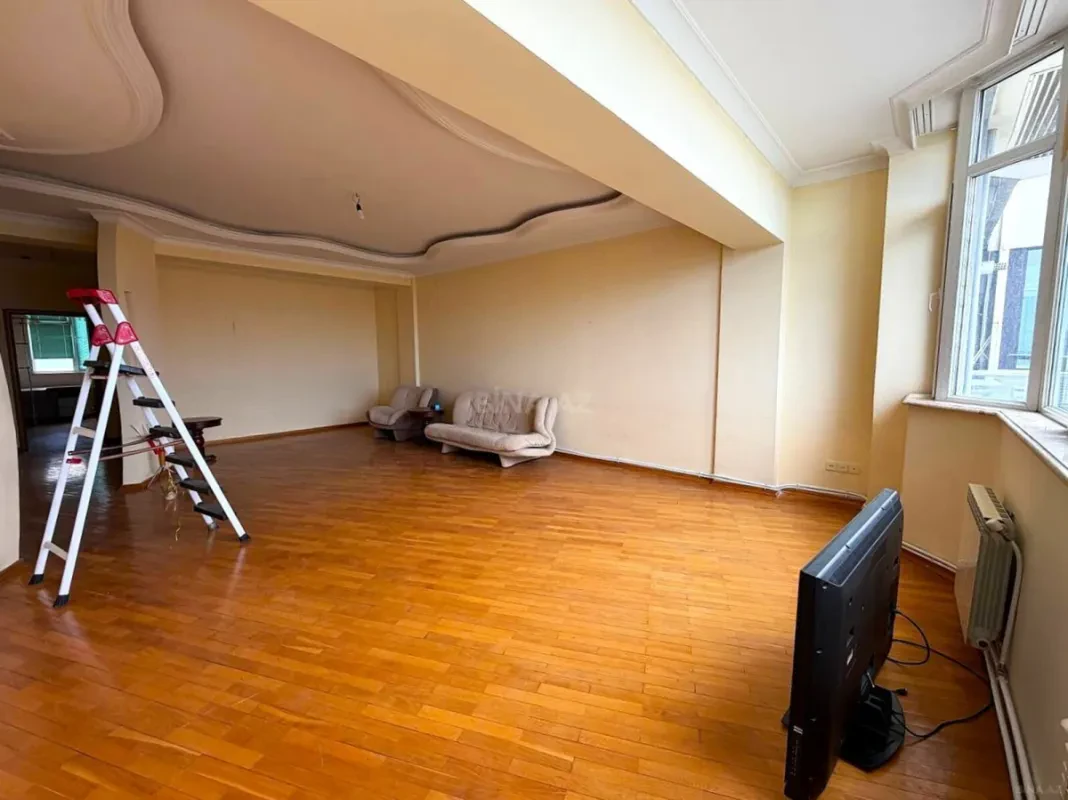 Satılır 5 otaqlı mənzil 160 m²