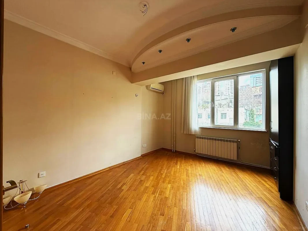 Satılır 5 otaqlı mənzil 160 m²