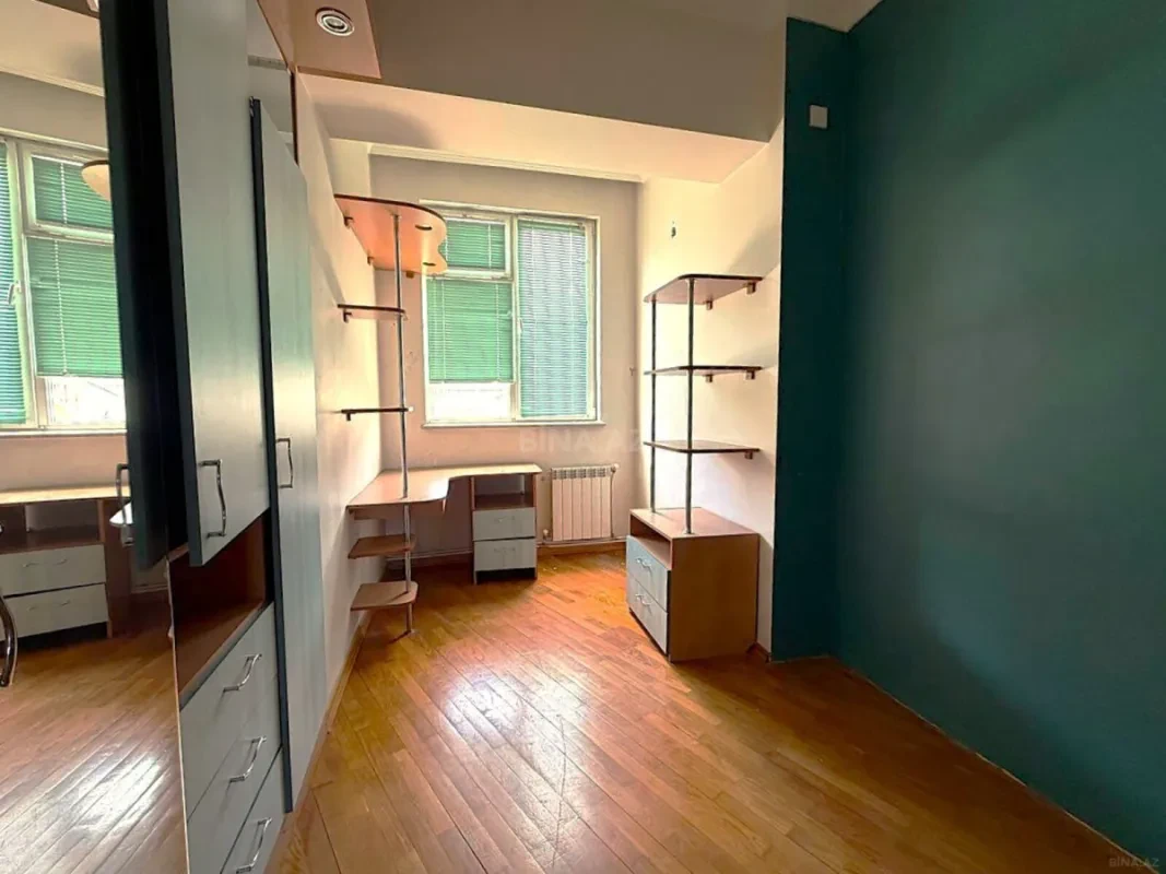 Satılır 5 otaqlı mənzil 160 m²