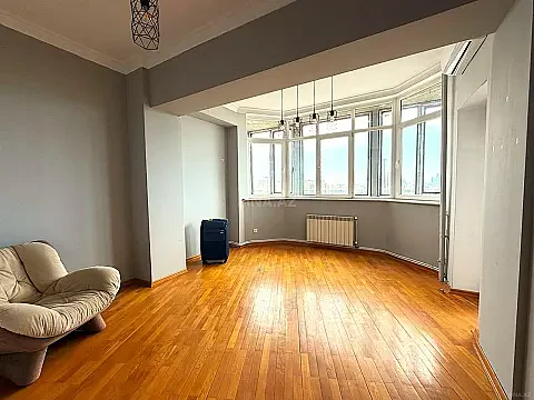 Satılır 5 otaqlı mənzil 160 m²