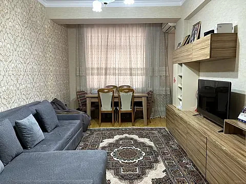 Kirayə verilir 2 otaqlı mənzil 72 m²