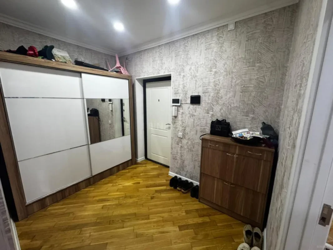 Satılır 2 otaqlı mənzil 109 m²