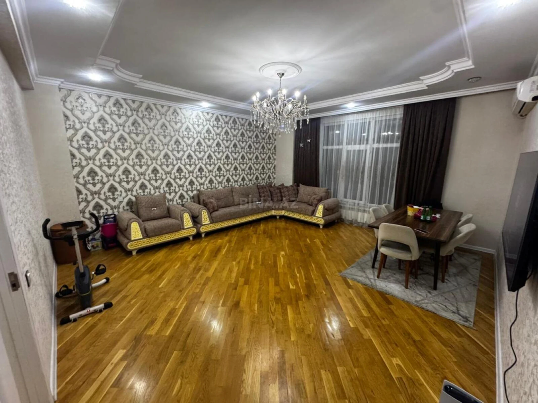 Satılır 2 otaqlı mənzil 109 m²