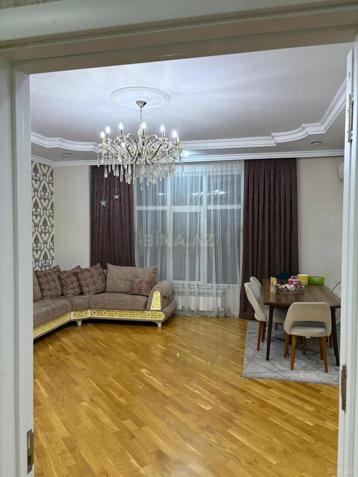 Satılır 2 otaqlı mənzil 109 m²
