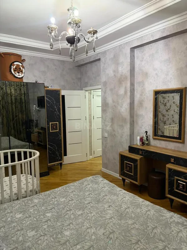 Satılır 2 otaqlı mənzil 109 m²
