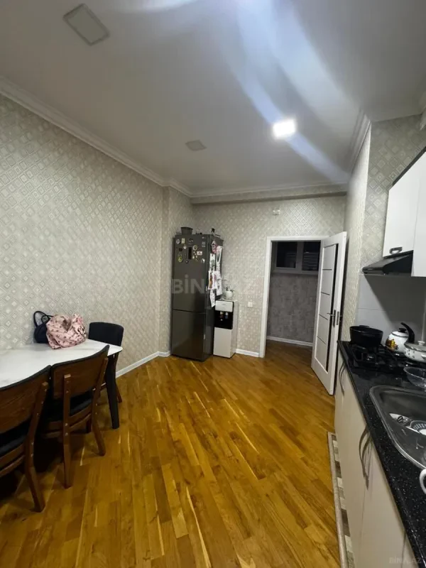 Satılır 2 otaqlı mənzil 109 m²