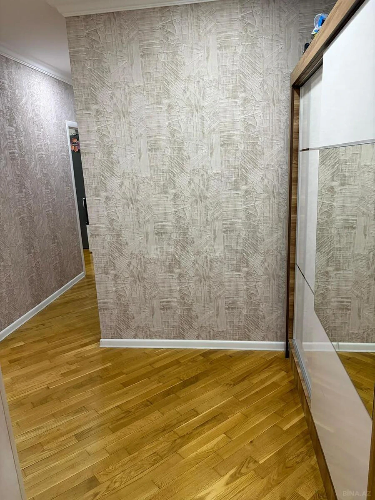 Satılır 2 otaqlı mənzil 109 m²