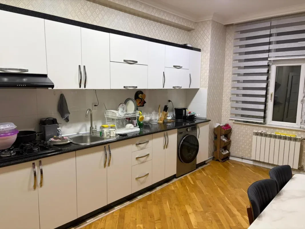 Satılır 2 otaqlı mənzil 109 m²