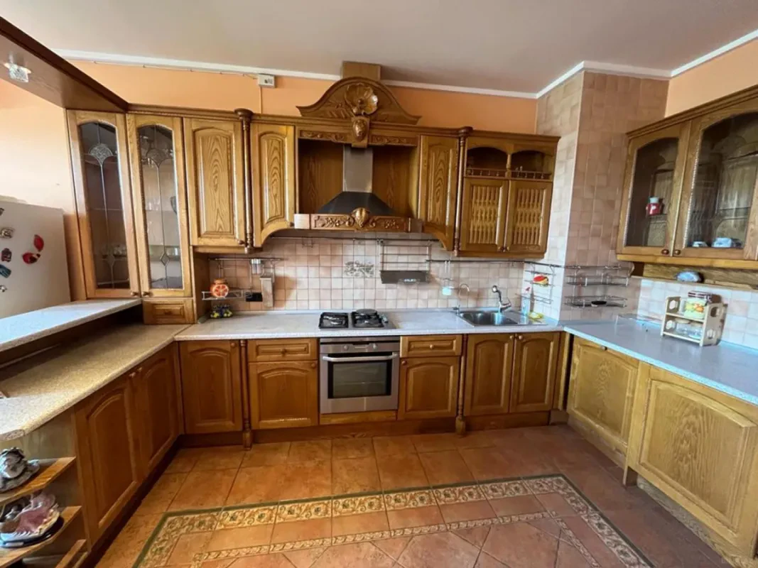 Satılır 5 otaqlı mənzil 295 m²