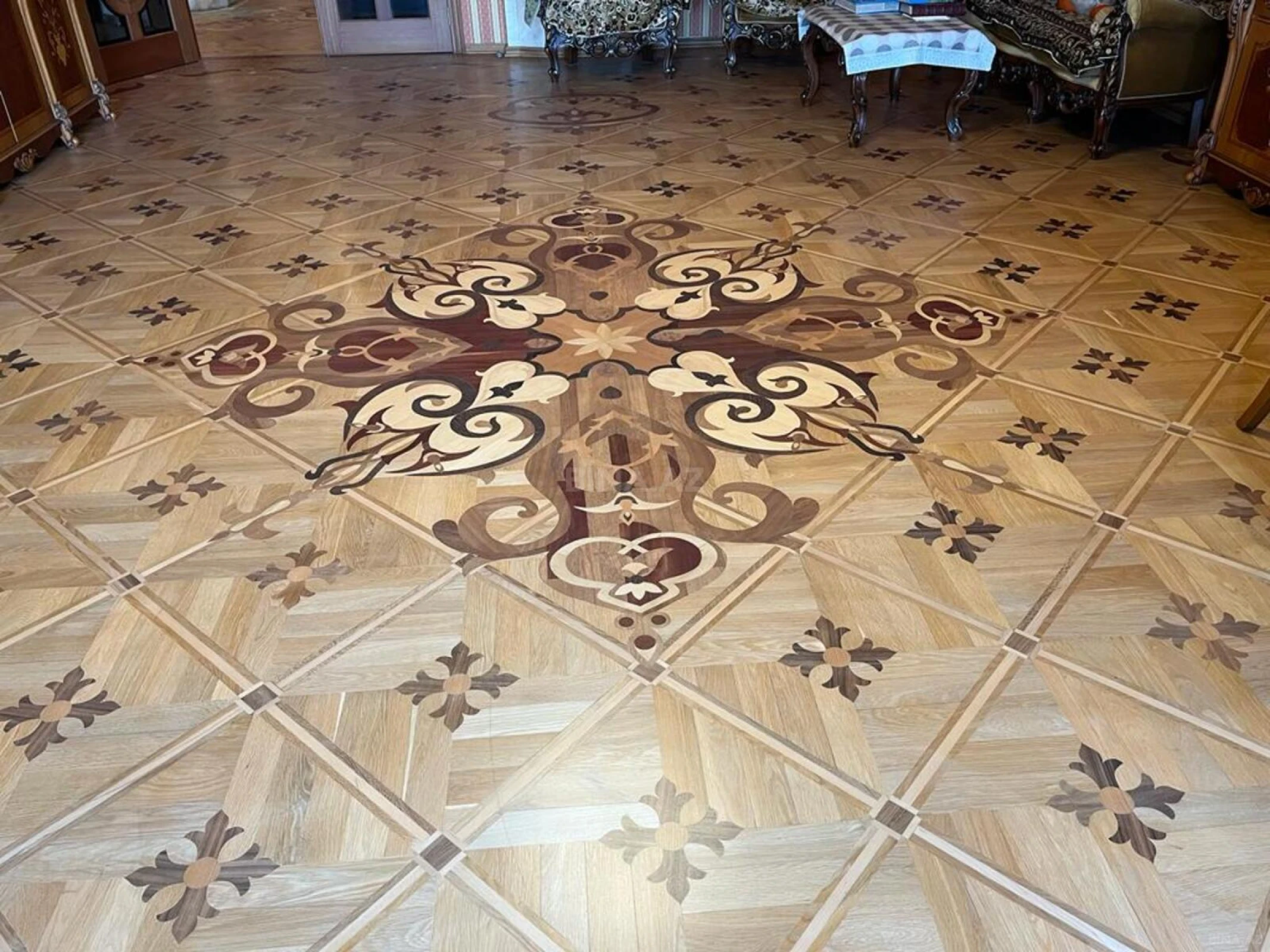 Satılır 5 otaqlı mənzil 295 m²