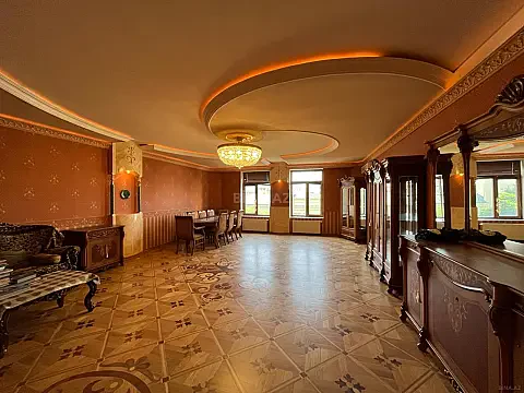 Satılır 5 otaqlı mənzil 295 m²