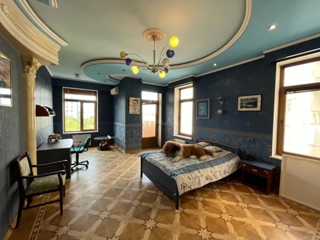 Satılır 5 otaqlı mənzil 295 m²