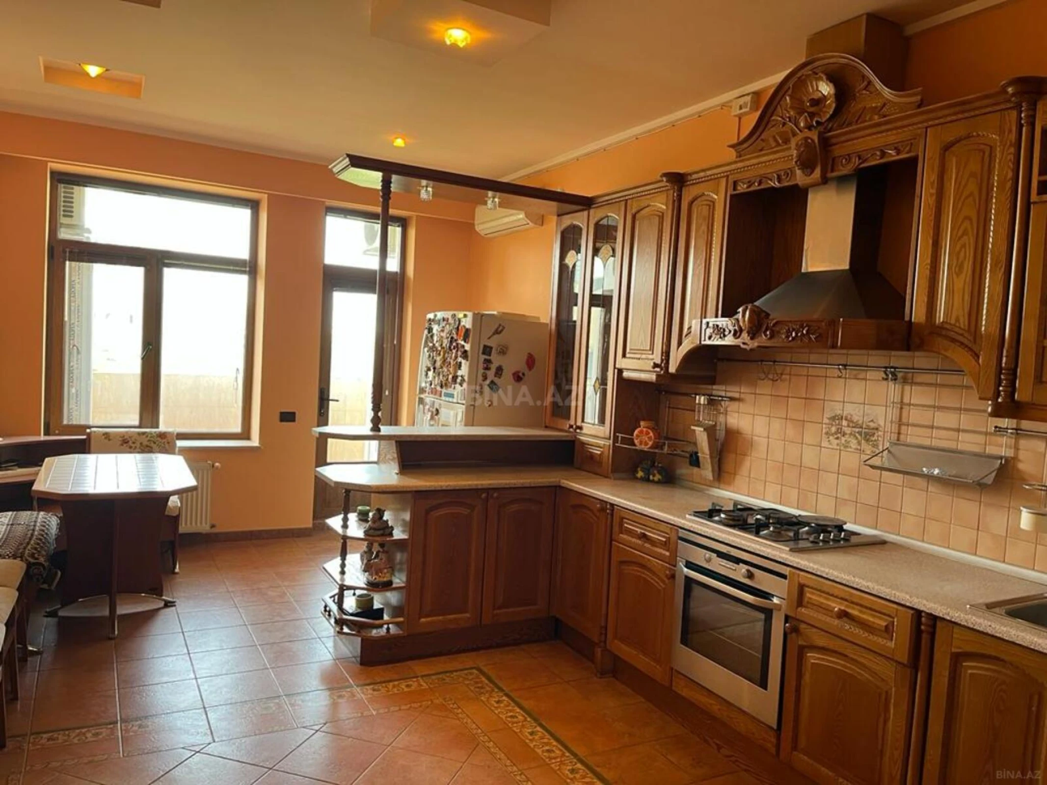 Satılır 5 otaqlı mənzil 295 m²