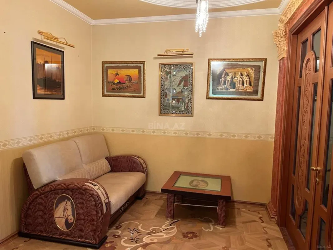 Satılır 5 otaqlı mənzil 295 m²