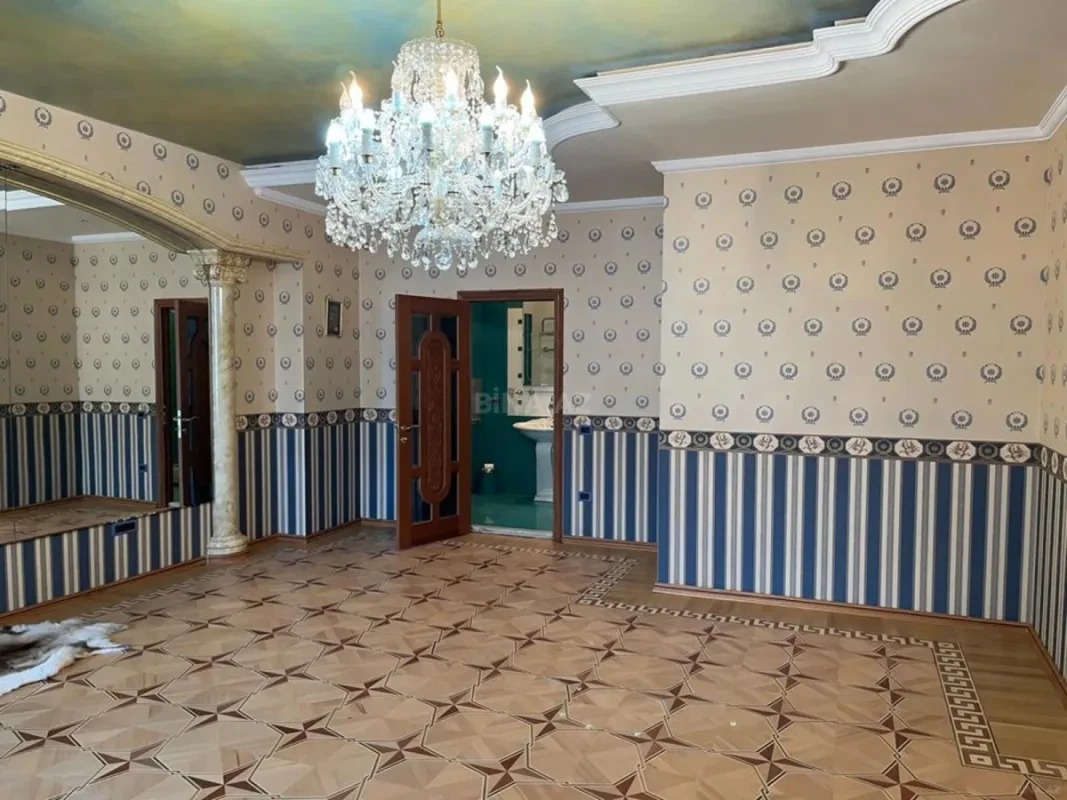 Satılır 5 otaqlı mənzil 295 m²