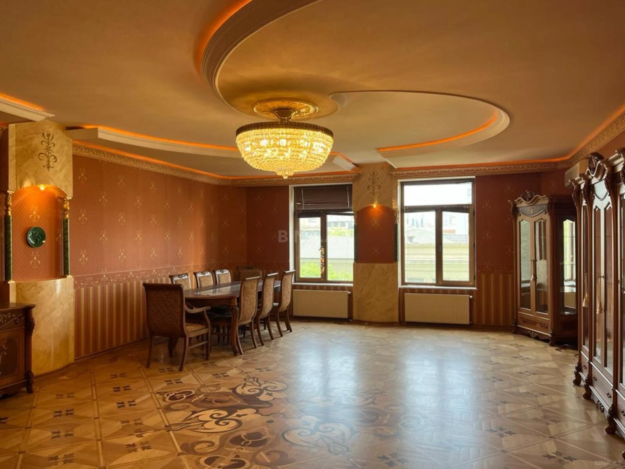 Satılır 5 otaqlı mənzil 295 m²