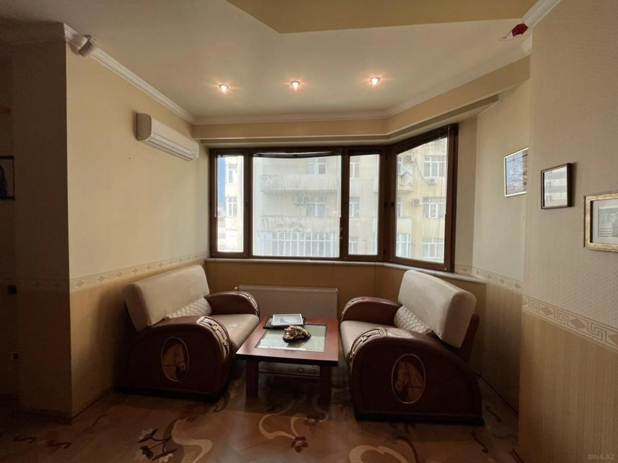 Satılır 5 otaqlı mənzil 295 m²