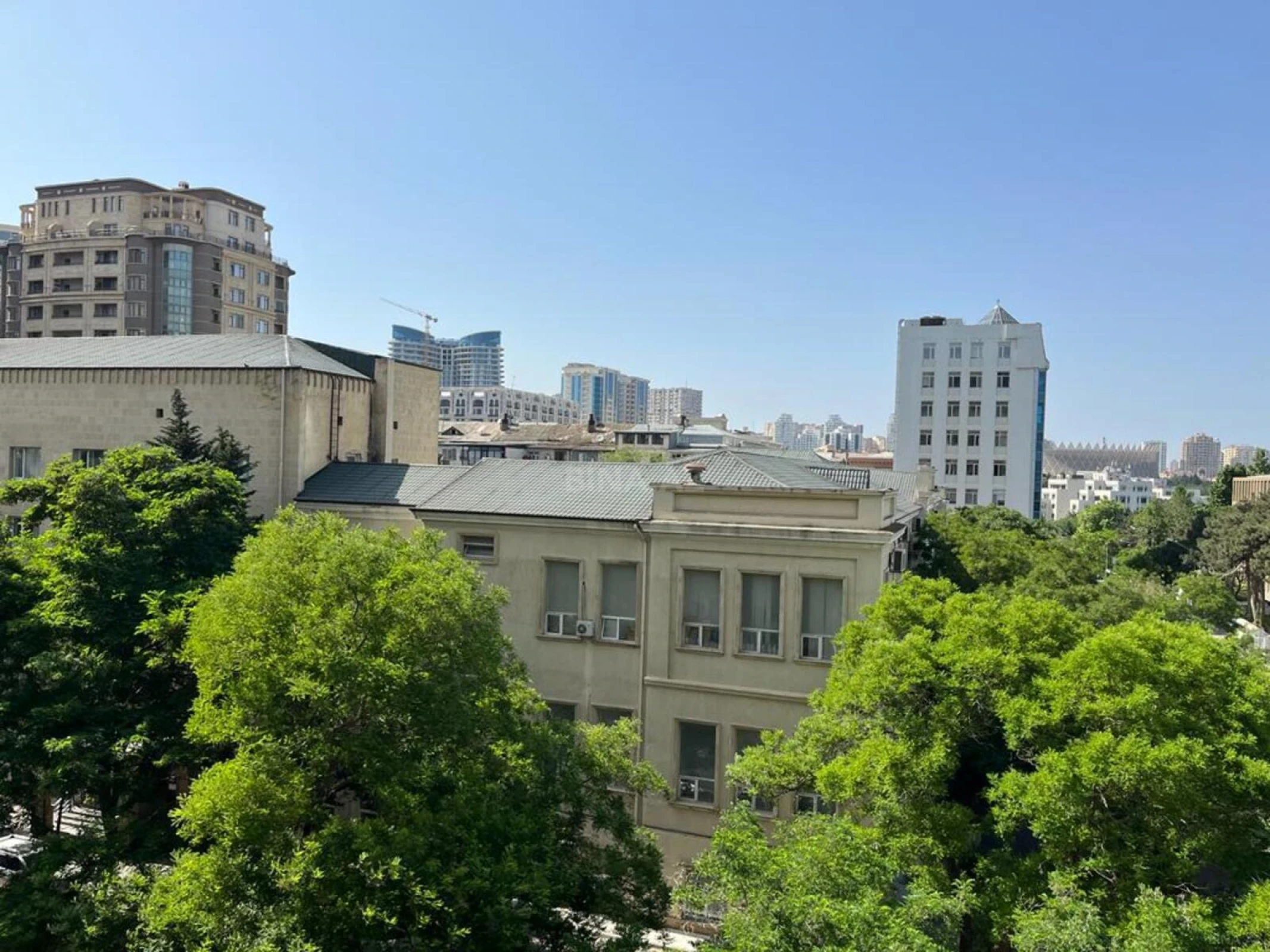 Satılır 5 otaqlı mənzil 295 m²