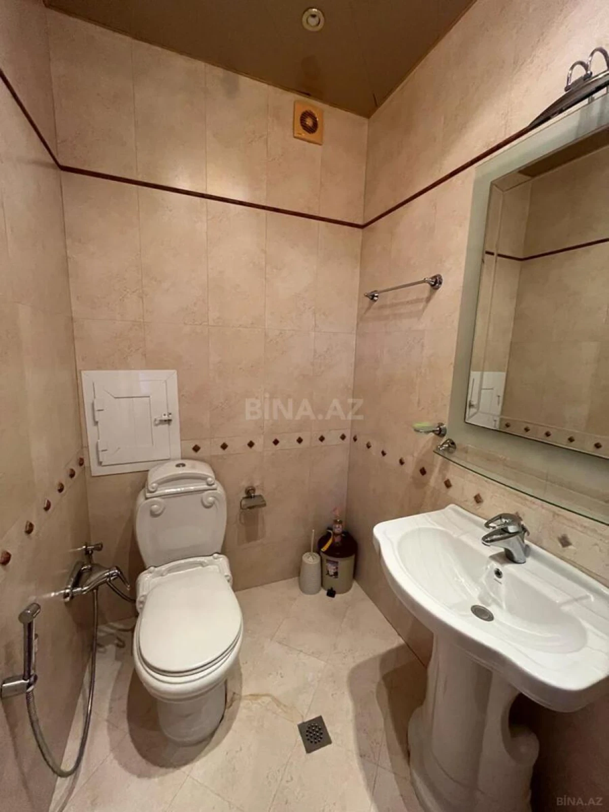 Satılır 5 otaqlı mənzil 295 m²