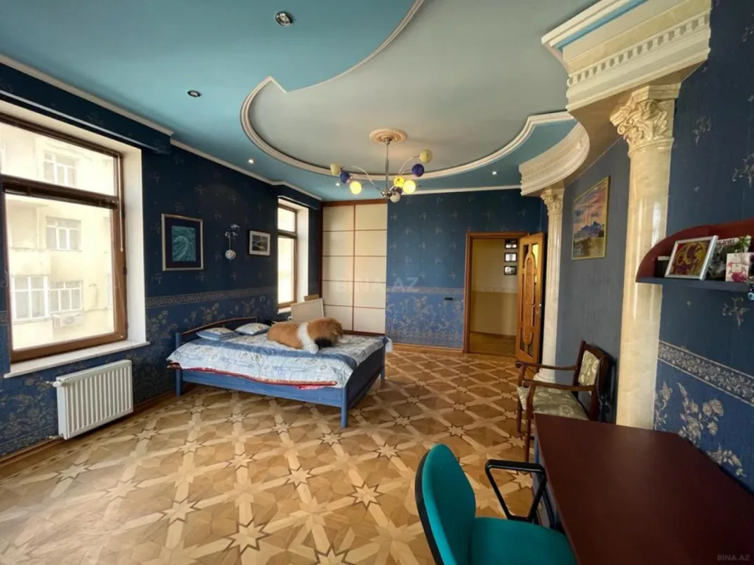 Satılır 5 otaqlı mənzil 295 m²