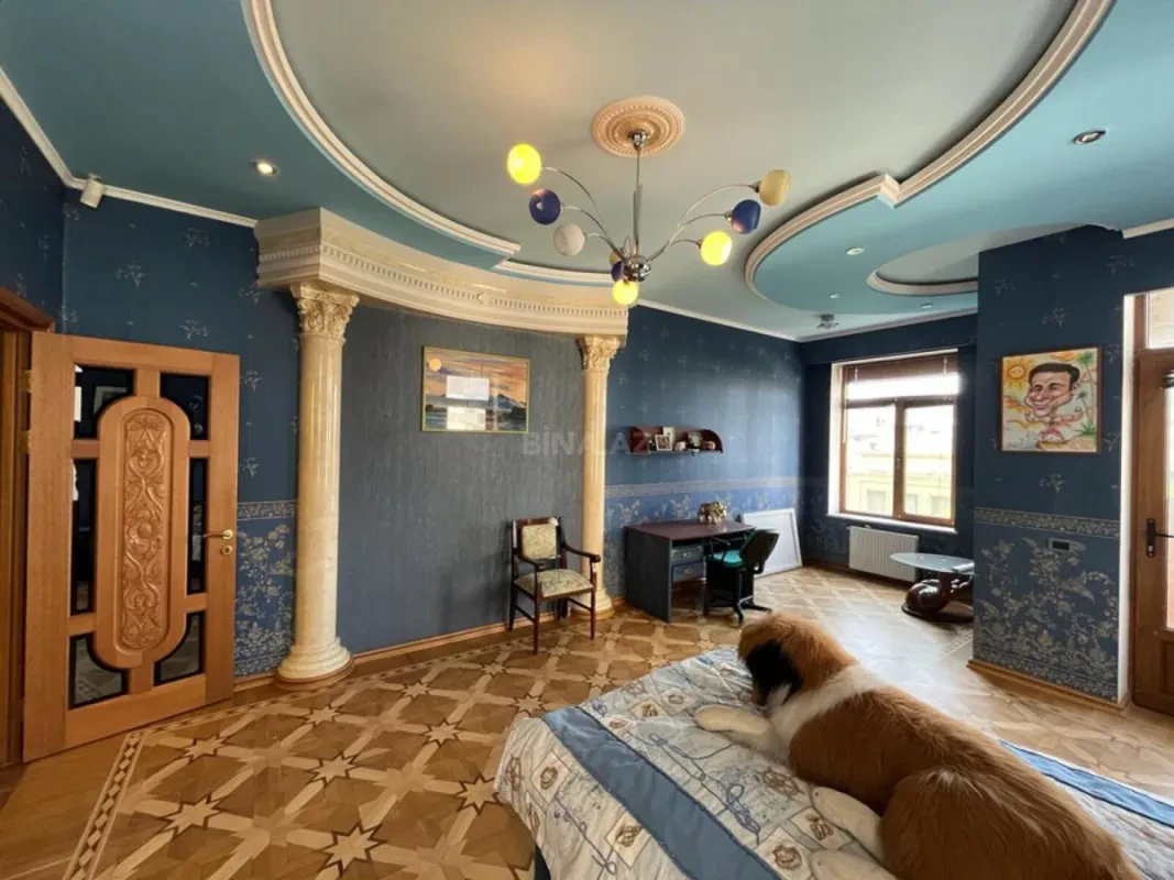 Satılır 5 otaqlı mənzil 295 m²