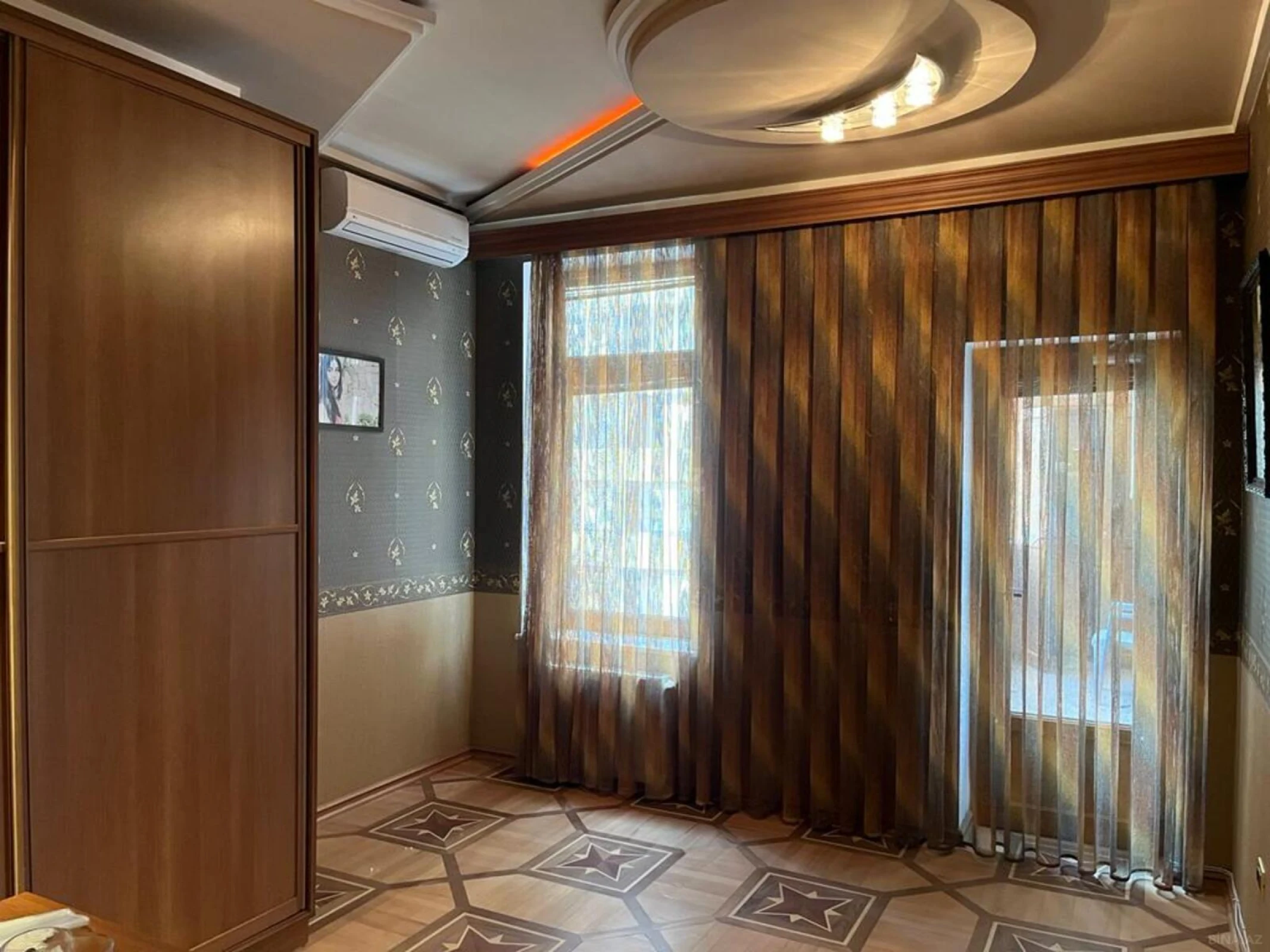 Satılır 5 otaqlı mənzil 295 m²