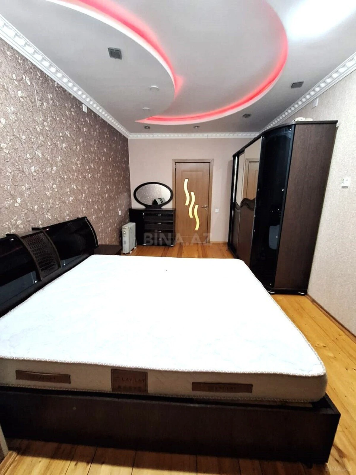 Satılır 2 otaqlı mənzil 70 m²