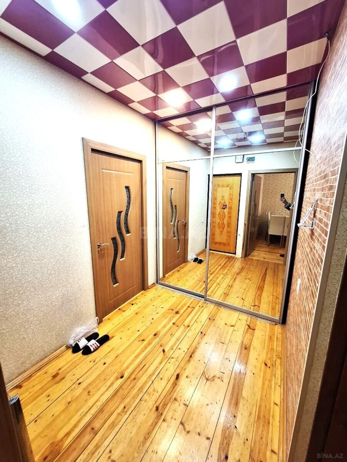 Satılır 2 otaqlı mənzil 70 m²