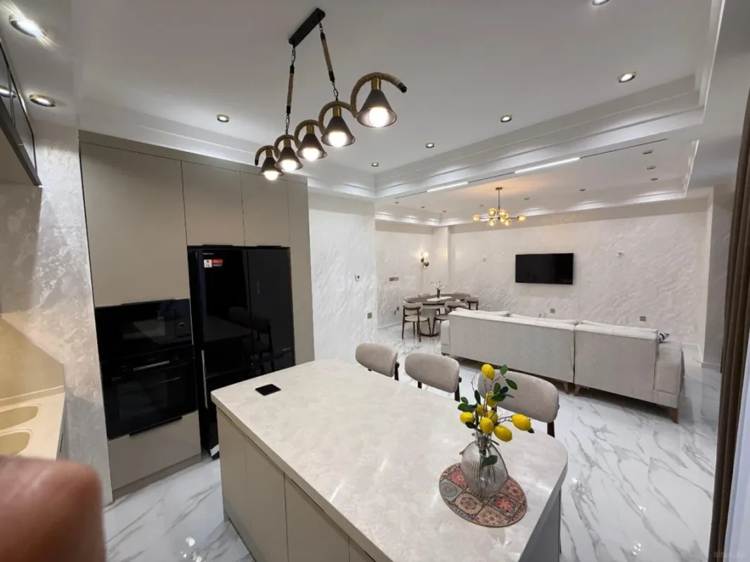 Kirayə verilir 4 otaqlı mənzil 140 m²