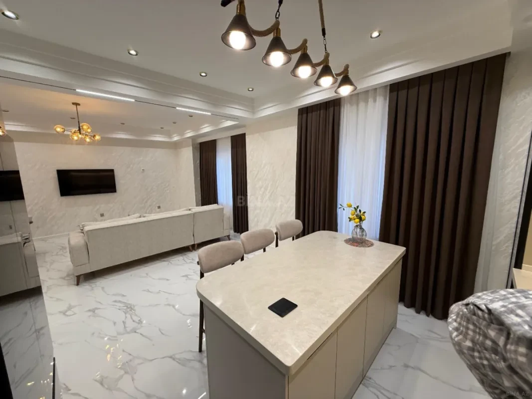 Kirayə verilir 4 otaqlı mənzil 140 m²