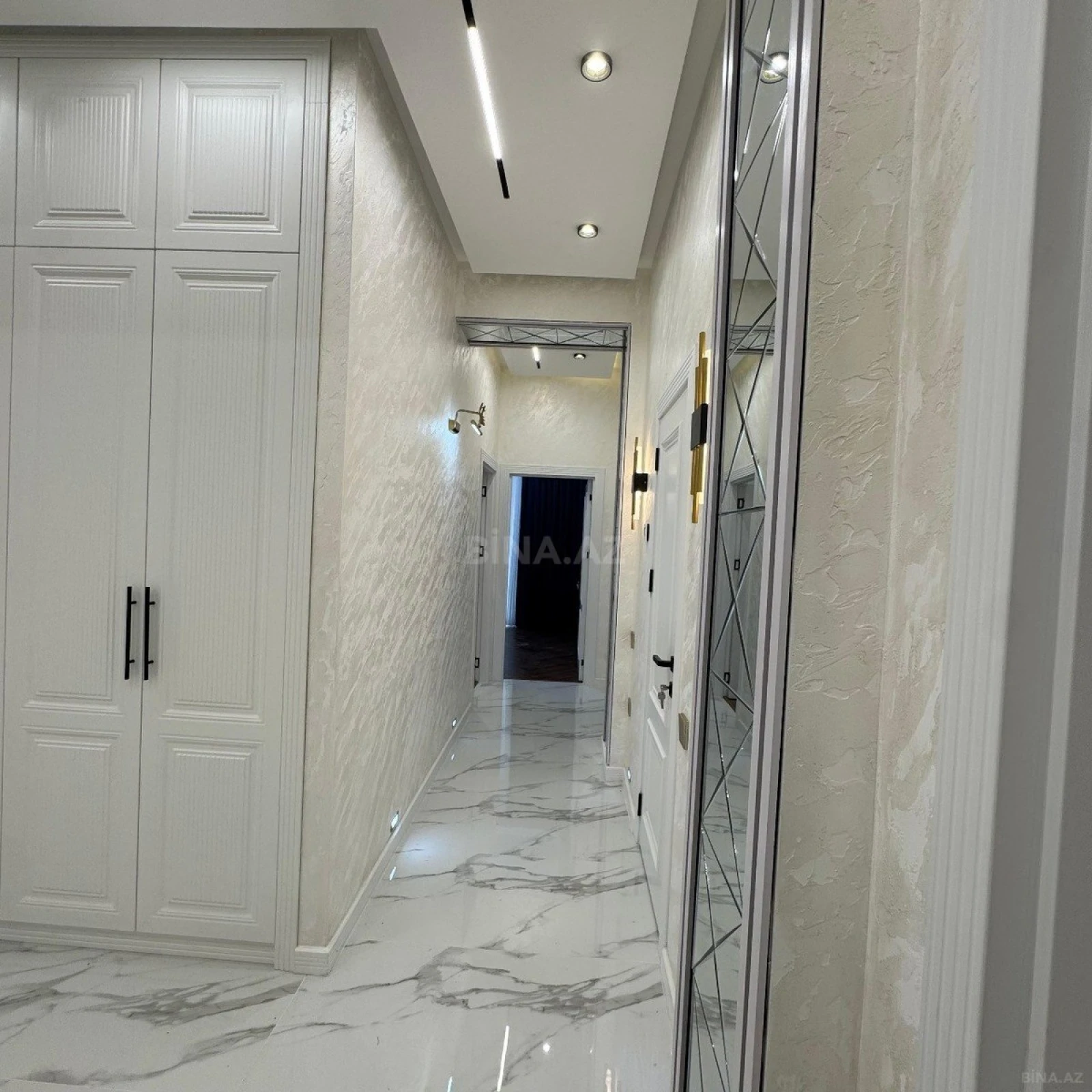 Kirayə verilir 4 otaqlı mənzil 140 m²